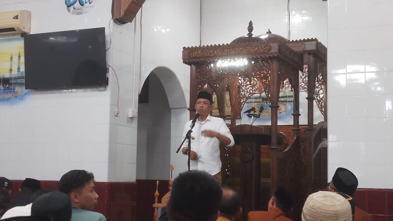 Salat Jumat Bersama Pj Gubernur di Masjid Raya, Pj Wali Kota Parepare Serukan Jaga Persatuan dan Kekompakan