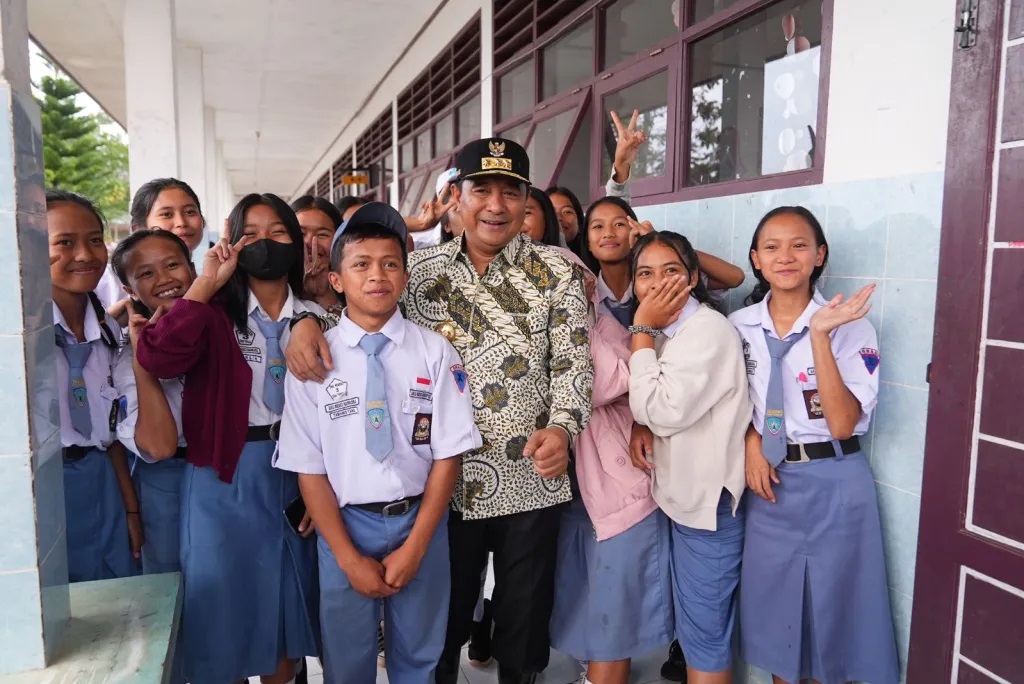 Kunker di Tana Toraja, Pj Gubernur Sulsel Memotivasi Ratusan Pelajar SMA untuk Jadi Petani Modern