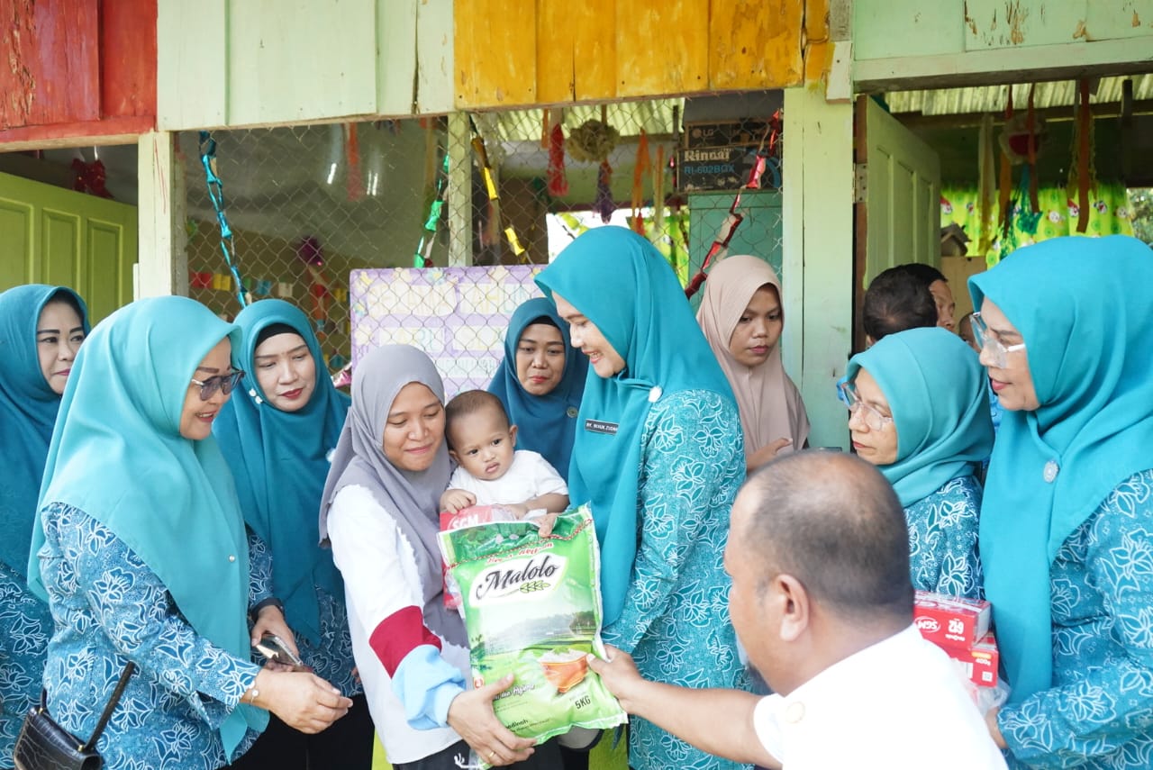 Penanganan Stunting, TP PKK Sulbar Salurkan Bantuan di Posyandu Sese