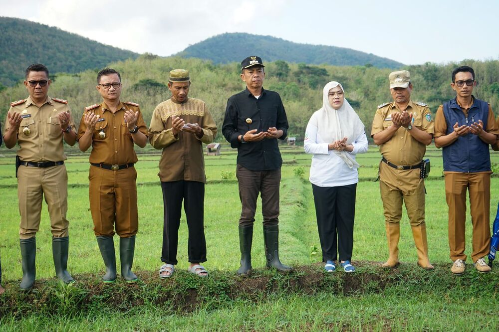 Hadiri Mappalili di Lemoe, Pj Wali Kota Akbar Ali Minta Lestarikan dan Jaga Bersama Alam Parepare