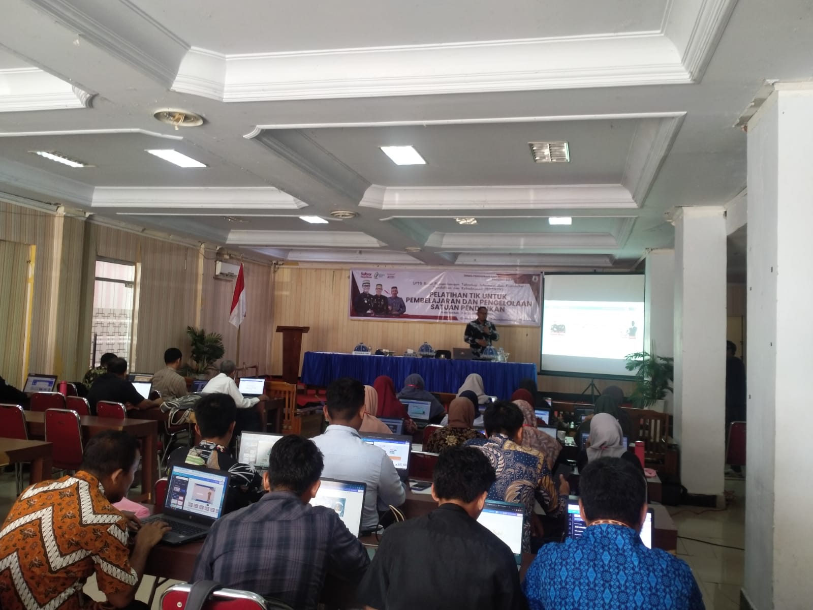 Disdikbud Sulbar Gelar Pelatihan Teknologi Informasi Untuk Guru