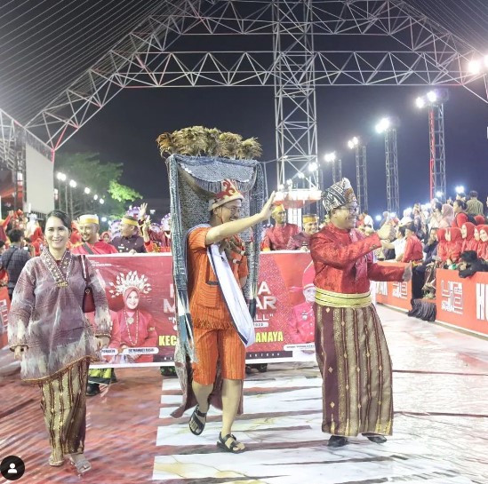 Camat dan Staf Kecamatan Biringkanaya Ramaikan Karnaval Budaya HUT Makassar ke-416 