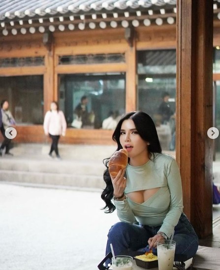 Liburan di Korea, Gaya Seksi Maria Vania Buat Netizen Berkomentar Nakal