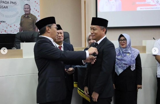 Sekcam Ujung Tanah Terima Satyalancana Karya Satya dari Presiden