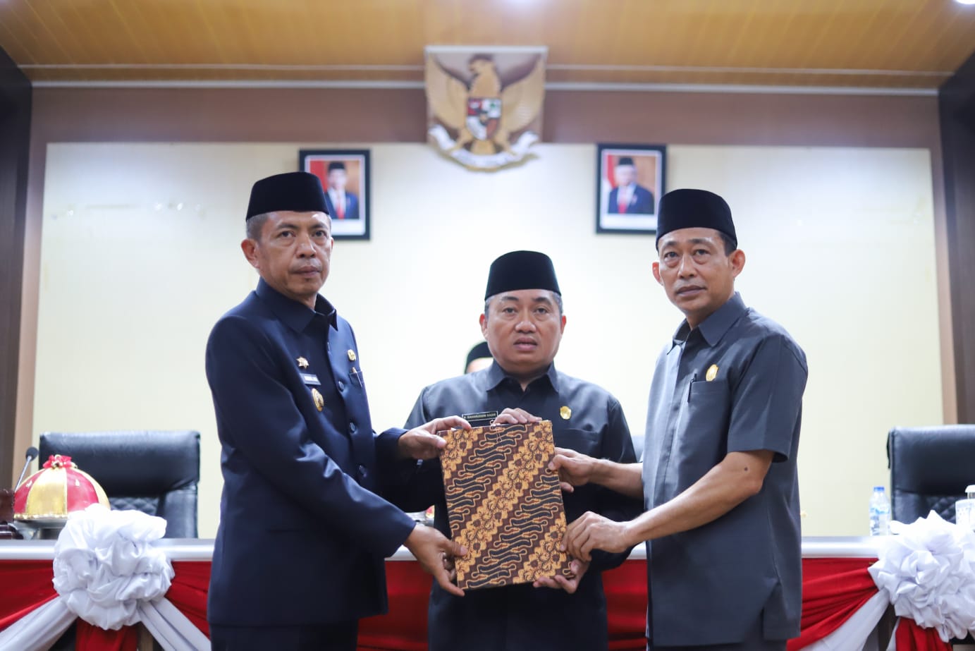 Paripurna Perdana Pj Wali Kota Akbar Ali, Pemkot dan DPRD Parepare Sepakati KUA-PPAS APBD 2024