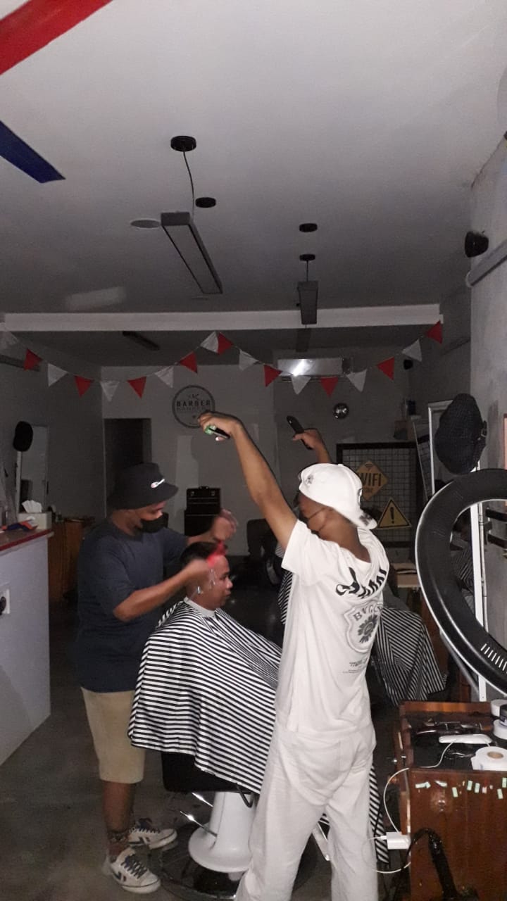 Dampak Pemadaman Bergilir, Omzet Usaha Potong Rambut di Mamuju Menurun