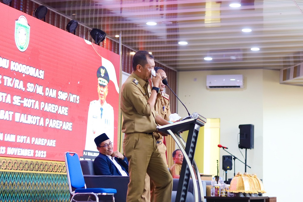 Terharu dan Bangga Bertemu Ribuan Guru se-Parepare, Pj Wali Kota Akbar Ali Tegaskan Peran Guru Penting untuk Majukan Pendidikan 