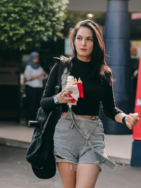 Diisukan Miliki Hubungan dengan Virgoun, Kia Poetri Ngaku Bingung dan Mengklarifikasi