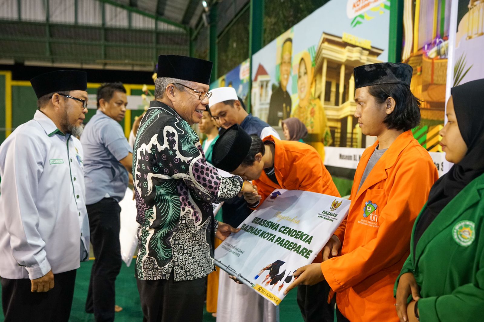 Berikan Beasiswa, Bantuan Disabilitas dan Award, Taufan Pawe Apresiasi Baznas Bantu Pemkot Parepare Turunkan Kemiskinan