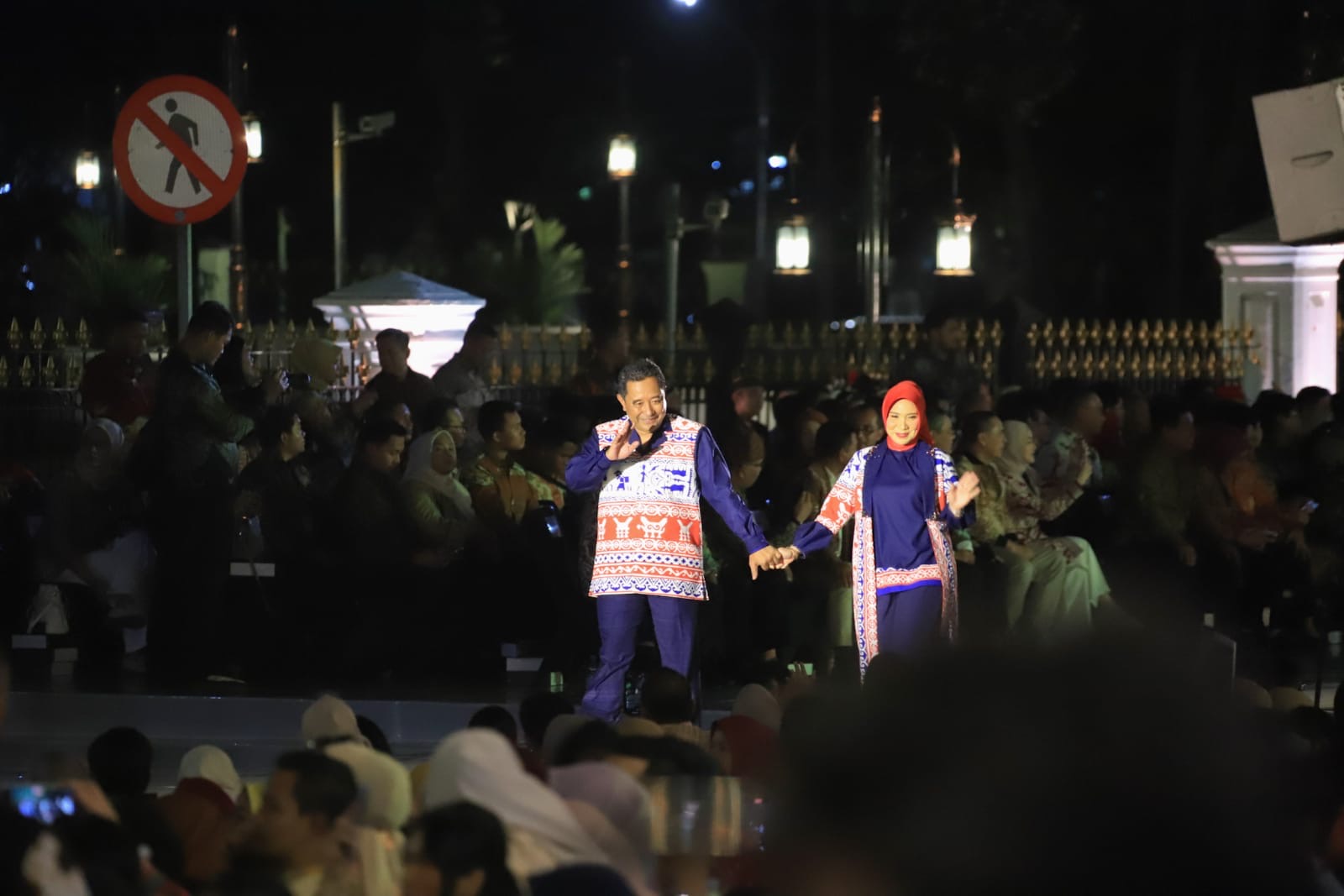 Hari Batik Nasional, Pj Gubernur Bahtiar Gunakan Batik Sarita Khas Toraja Utara di Istana Merdeka