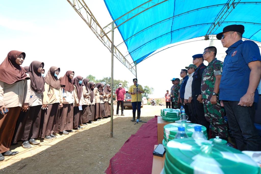 Momentum Sumpah Pemuda, Pj Gubernur Sulsel Ajak Pemuda di Bone Jadi Petani, Nelayan dan Peternak Milenial