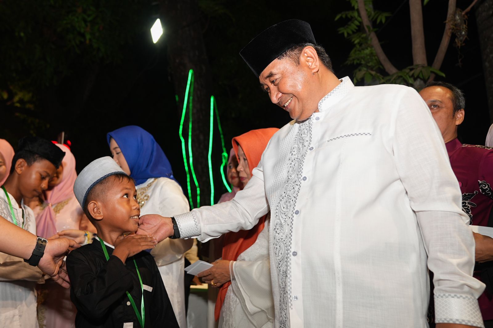 Momentum Hari Jadi Sulsel, Pj Gubernur Bahtiar Tasyakuran Bersama 3.540 Anak Panti Asuhan