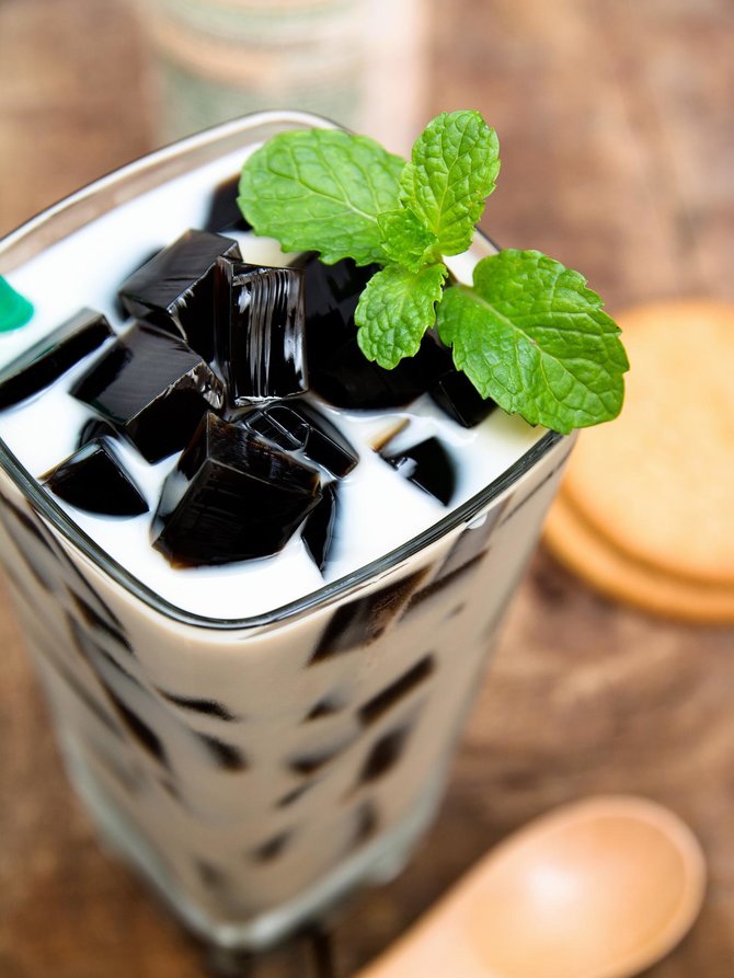 Resep Es Cincau Hitam, Praktis dengan Bahan Sederhana 