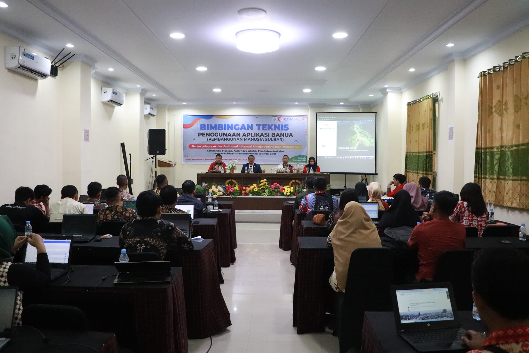 Konsolidasi Laporan Berbasis Teknologi, Diskominfo Sulbar Gelar Bimtek Aplikasi Banua 
