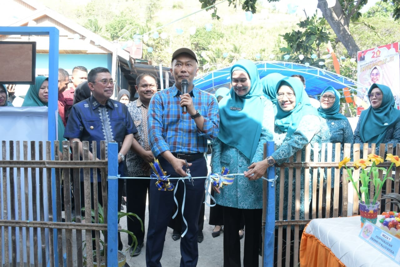 Launching Rumah KIBAS Stunting di Majene, Pj Gubernur Sulbar Beri Penghargaan Posyandu Teraktif