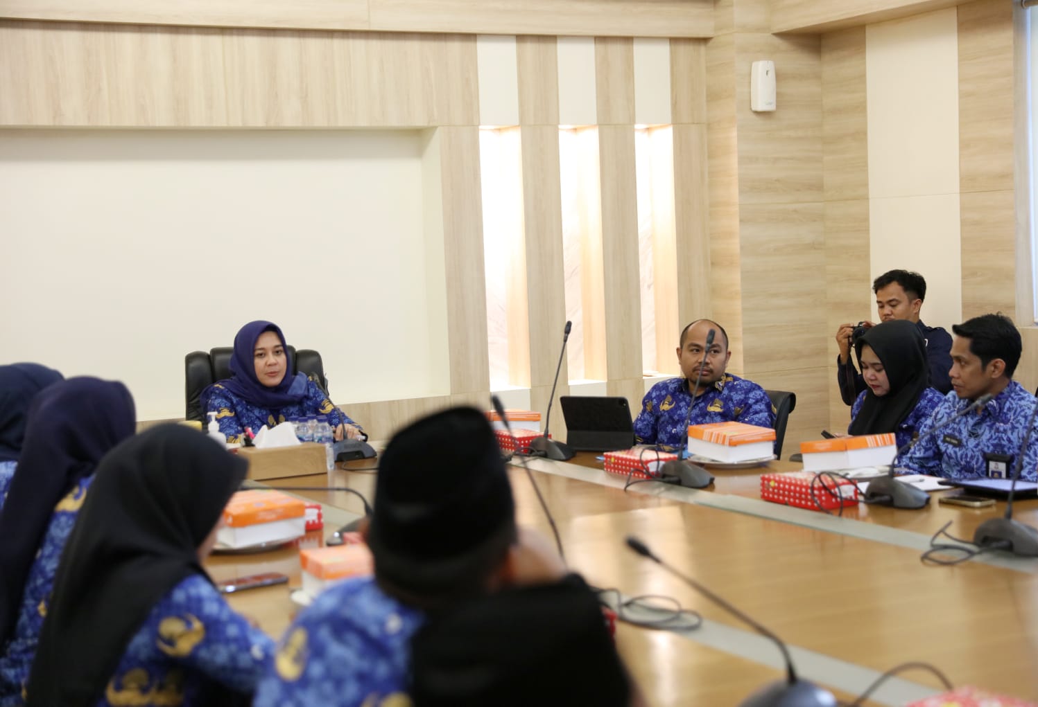 Seragam, Pemkot Makassar Akan Distribusikan 100 Gerobak ke PKL Pisang Epe