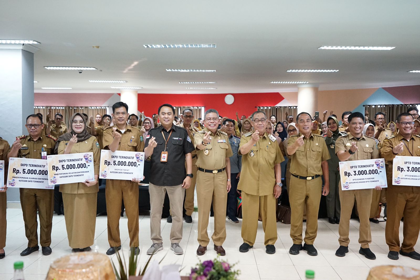 Pemkot Parepare Beri Penghargaan SKPD Terinovatif, Kepala Puslatbang LAN Nilai Gaya Kepemimpinan TP Pelecut Semangat Berinovasi