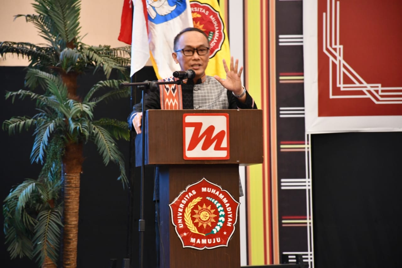Orasi Ilmiah Pada Acara Wisuda Unimaju, Pj Gubernur Minta Buat Jejak Digital Positif