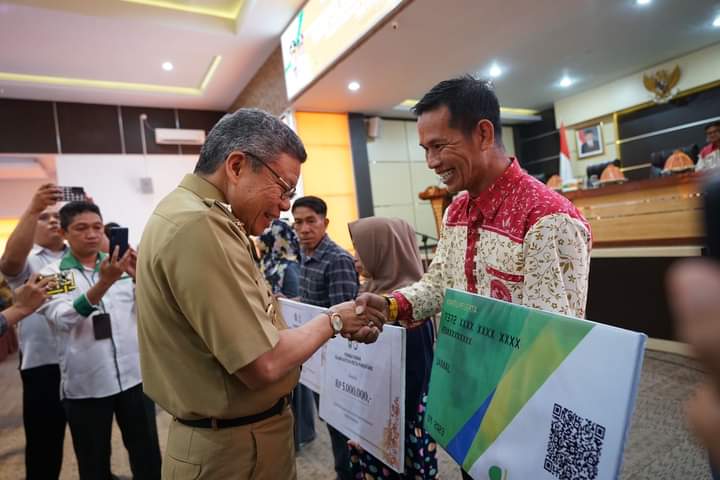 Taufan Pawe Apresiasi Kelompok Ternak dan Budidaya Perikanan Berprestasi, Ingatkan Jangan Terlibat Politik Praktis