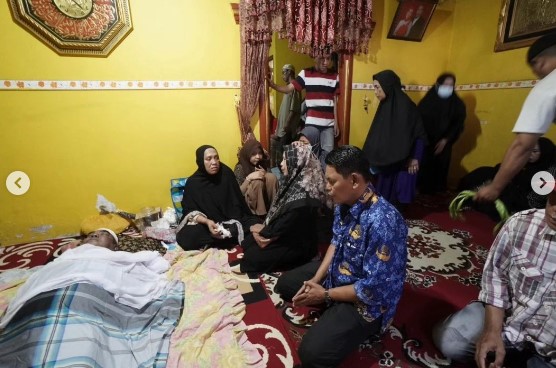 Camat Ujung Tanah Melayat ke Rumah Duka Petugas Kebersihan