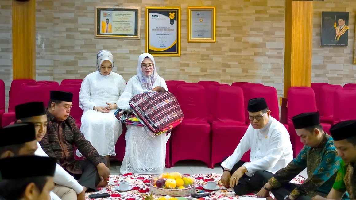 Rektor UNM Gelar Tasyakuran Aqiqah Cucu Keduanya, Tamu Undangan Silih Berganti Ucapkan Selamat