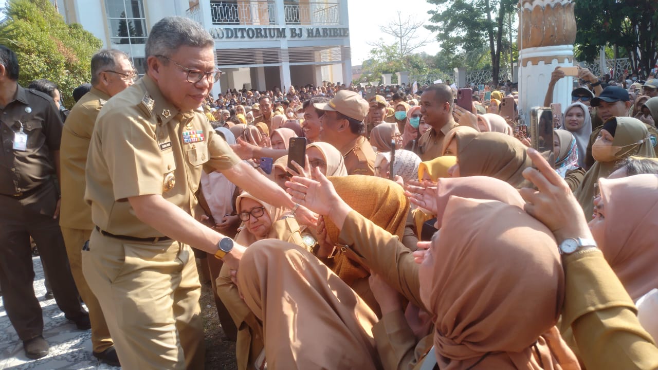 Isak Tangis Warnai Apel Akbar Pelepasan Wali Kota Parepare Taufan Pawe, Pesan Menyentuh ke Seluruh ASN 