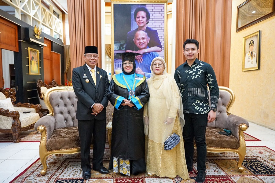 Erna Rasyid Taufan Resmi Bergelar Doktor IPK 4,0, Taufan Pawe Sebut Angka Kesayangan
