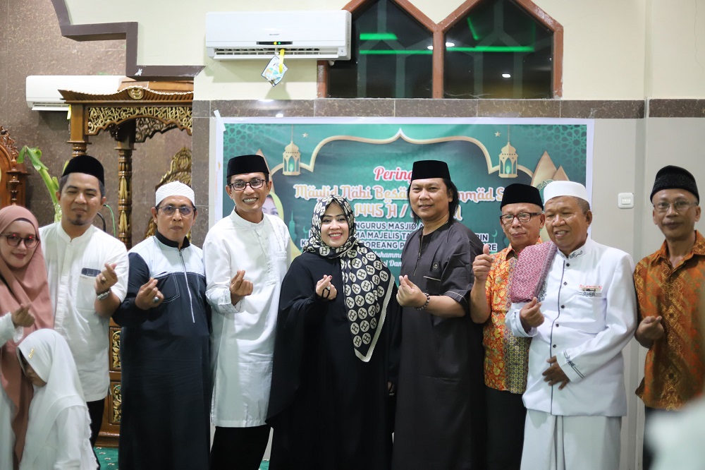 Hadiri Maulid di Masjid Al-Amin, Erna Rasyid Taufan Pesan Introspeksi Diri Jadikan Rasulullah Teladan