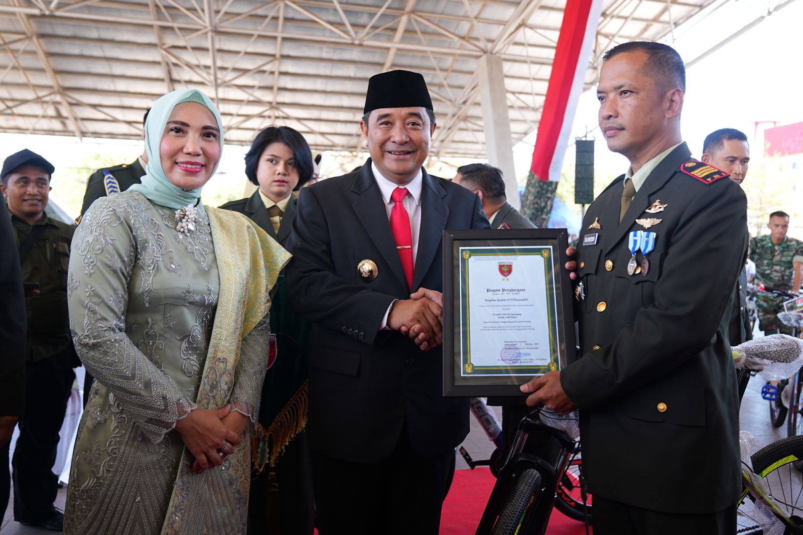 Hadiri Upacara Peringatan HUT Ke-78 TNI, Pj Gubernur Sulsel Akui TNI Hebat dan Kuat 