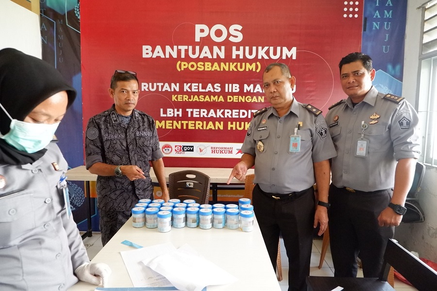 Cegah Narkoba Masuk Rutan, Kemenkumham Sulbar Bersama BNNP Tes Urine Pegawai dan Warga Binaan