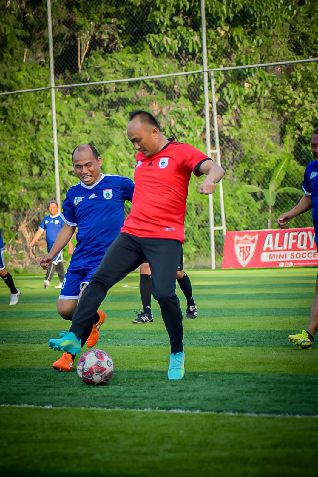 Laga Exhibition Mini Soccer HUT Sulbar 19, Prof Zudan Cetak Gol Lawan DPRD Sulbar