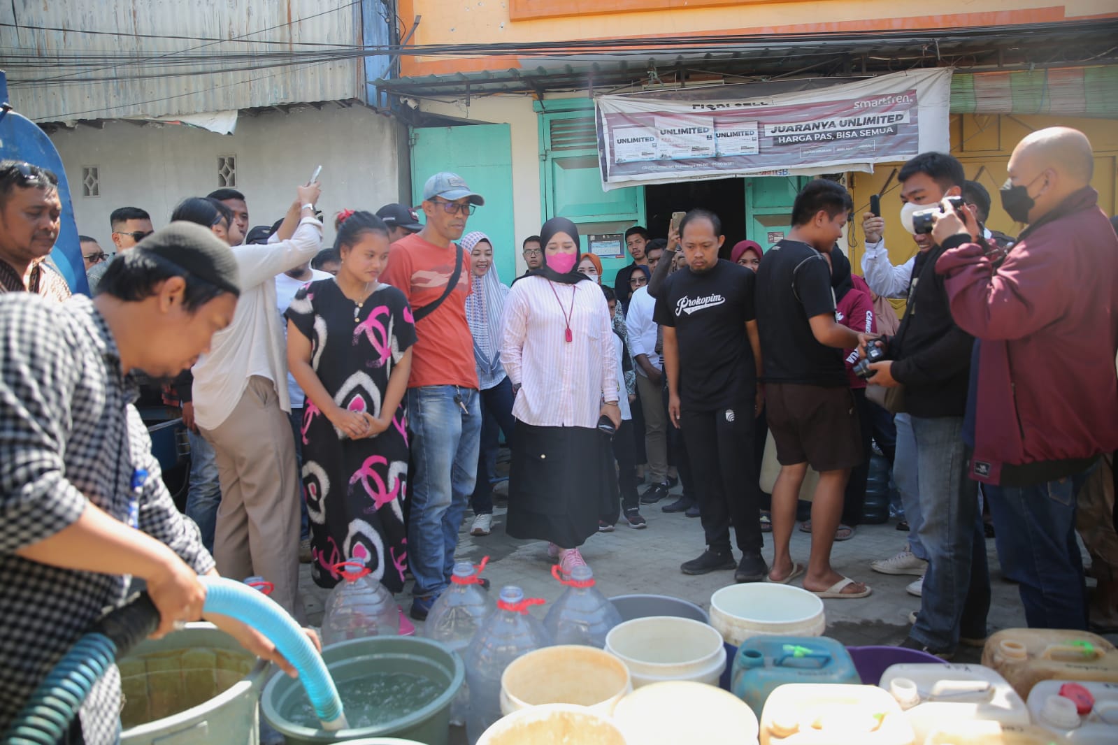 Fatmawati Rusdi Tinjau Wilayah Kekeringan di Kecamatan Ujung Tanah