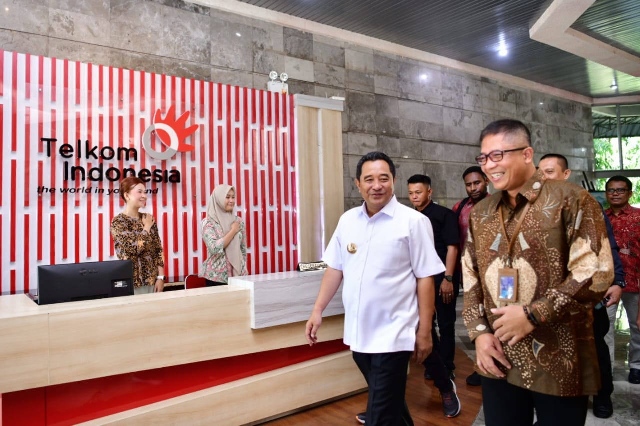 Berkunjung ke Kantor Telkom Regional 7 KTI, Bahtiar Dorong Peningkatan Layanan Telekomunikasi 