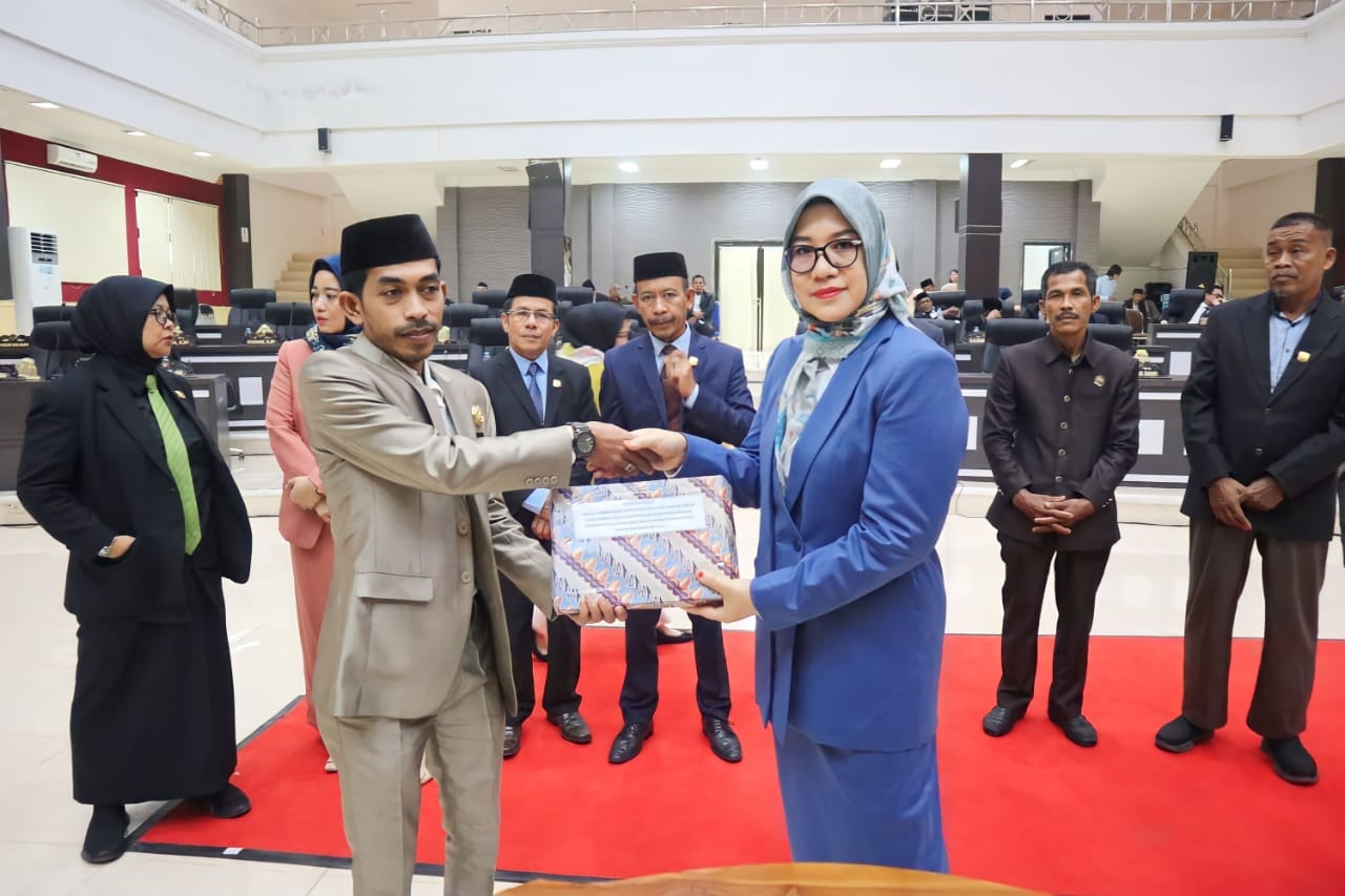 Persetujuan Bersama DPRD-Pemkab Pasangkayu Terhadap Ranperda APBD-P 2023, Sekaligus Penyerahan Ranperda APBD 2024