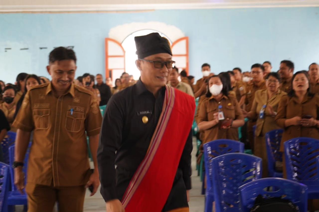 Kadis Dikbud Dampingi Pj Gubernur Sulbar Berkunjung ke SMA 1 Mamasa