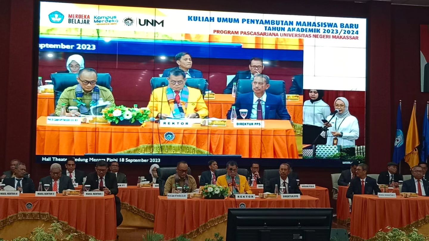 Hadir di UNM, Prof Zudan Beri Kuliah Umum Kepada Mahasiswa Baru Program Pascasarjana