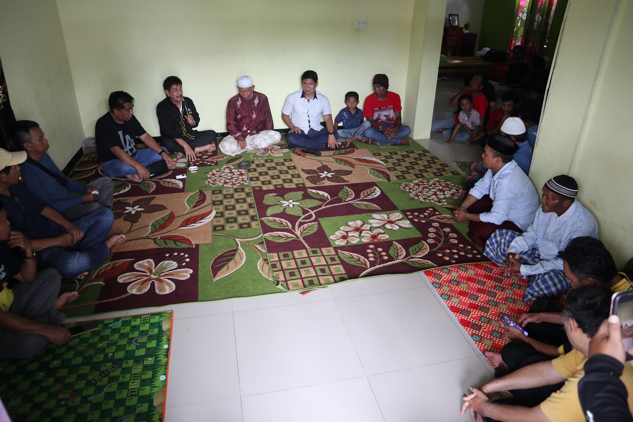 Sasar Wilayah Utara Mamuju, H4 Bersilaturrahmi Bersama Warga Lombok di Toabo hingga Beri Bantuan Gereja di Sendana