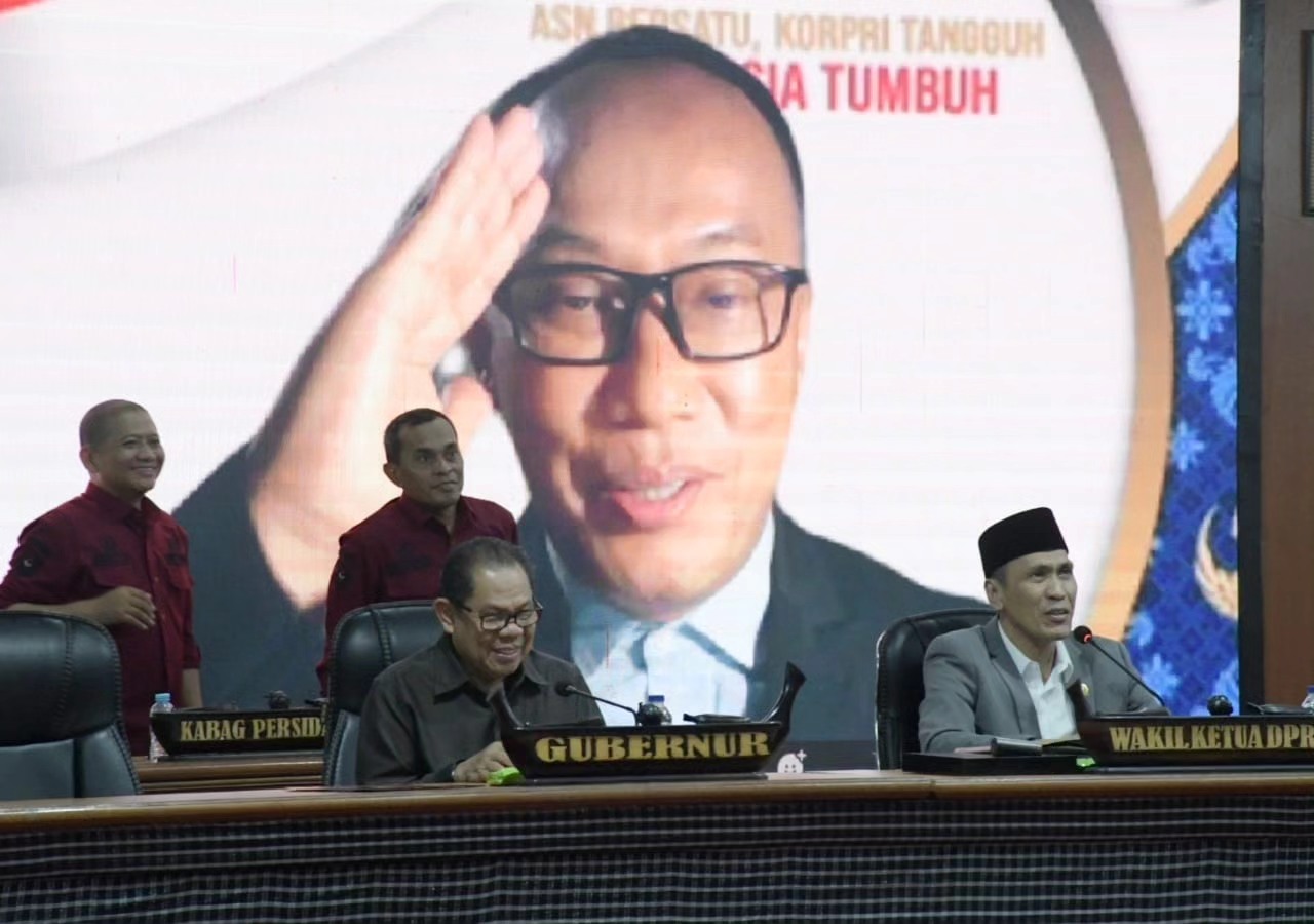 Rapat Paripurna DPRD Sulbar Terkait APBD Perubahan, Pj Gubernur Beri Jawaban atas Pandangan Umum Fraksi-fraksi