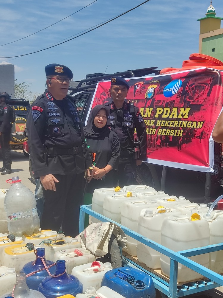 PDAM Makassar Kolaborasi Brimob Polda Sulsel Bantu Penyaluran Air Bersih ke Masyarakat