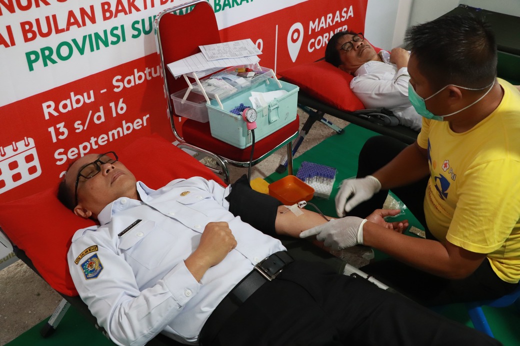Bulan Bakti Memperingati HUT Sulbar ke-19, Prof Zudan Jadi Pendonor Darah Pertama