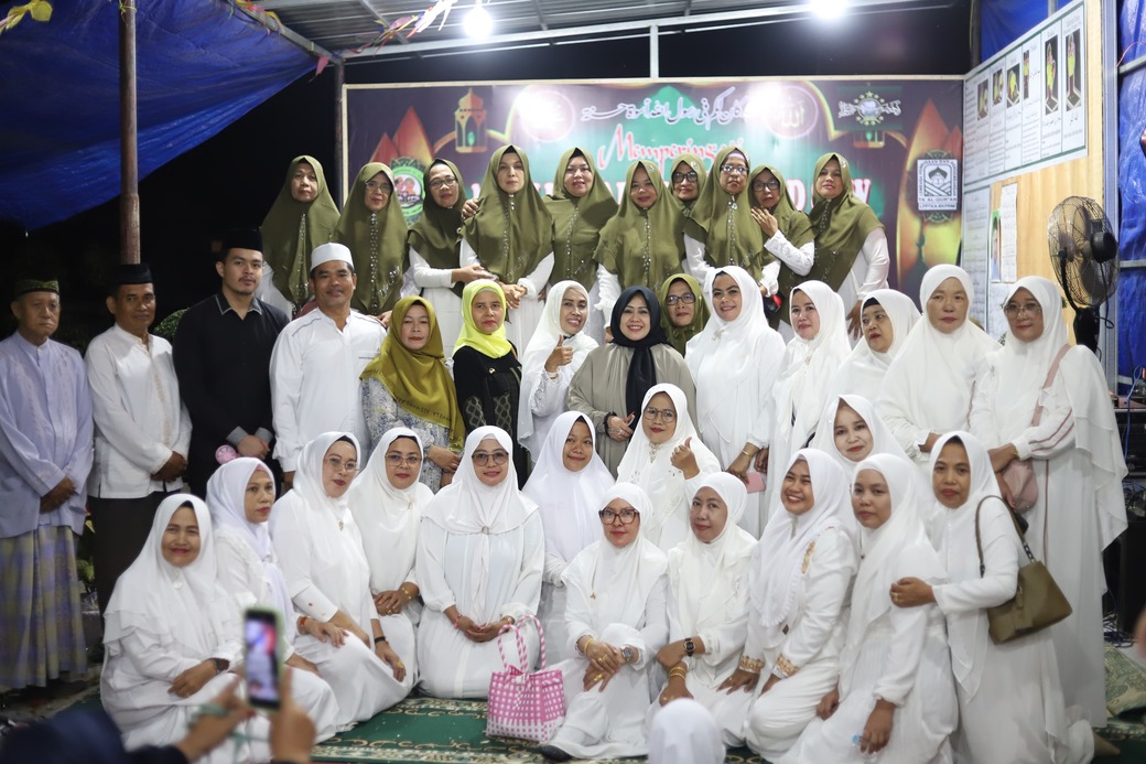 Erna Rasyid Taufan dan Putranya Ilhamsyah Taufan Berbaur Bersama Masyarakat Peringati Maulid di Bacukiki