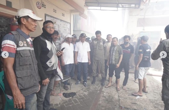 Bentuk Kepedulian Terhadap Warga, Camat, Sekcam hingga Lurah Turun Langsung di Lokasi Kebakaran Cambaya