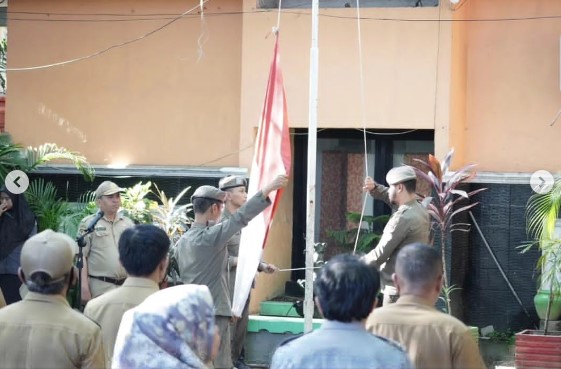 Gelar Upacara Bendera Rutin, Kecamatan Ujung Tanah Prioritaskan Kinerja dan Kedisiplinan 