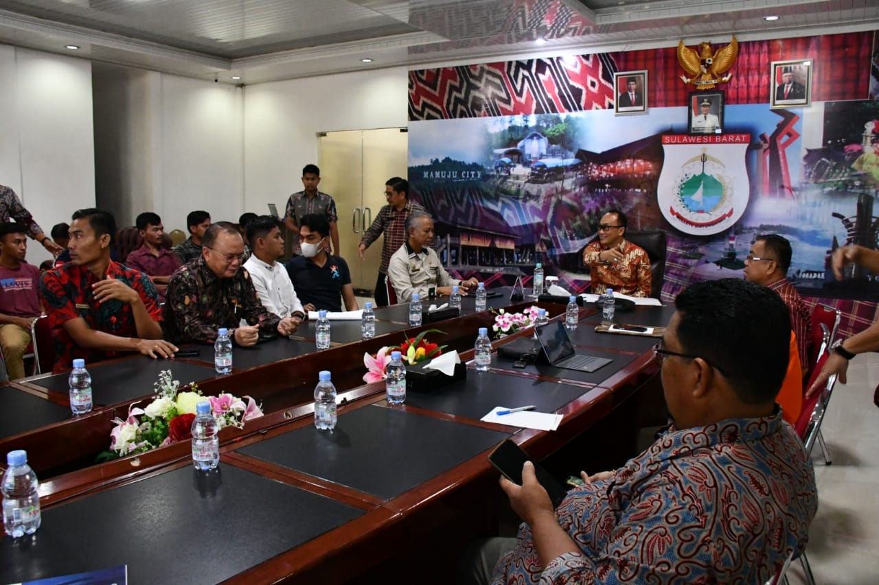 Agar Permasalahan Bisa Dituntaskan, Pj Gubernur Libatkan OPD saat Terima Audiensi Aliansi Mahasiswa Sulbar 