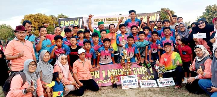 SMPN 10 Parepare Juara Turnamen Sepak Bola Maiwa Cup I Enrekang