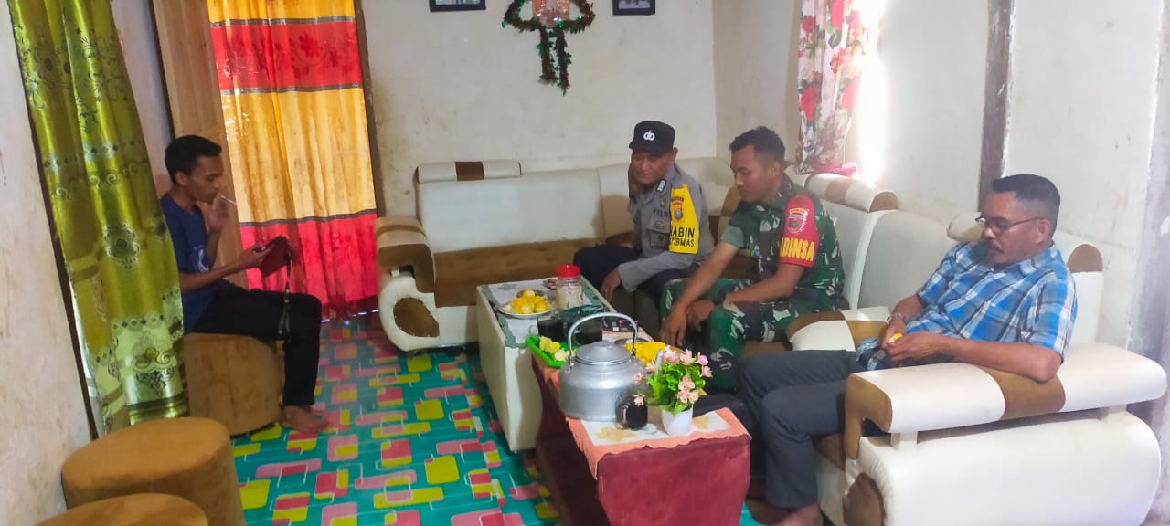 Bhabinkamtibmas Polsek Mambi Laksanakan Sambang Kamtibmas Pada Desa Binaannya