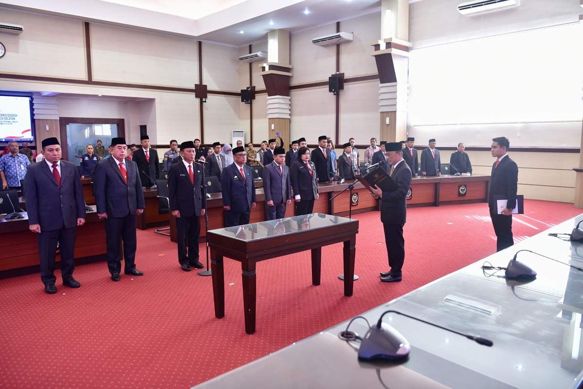 Pj Gubernur Sulsel Lantik Pj Sekda dan 5 Pejabat Eselon II, Ada Abdul Hayat Gani