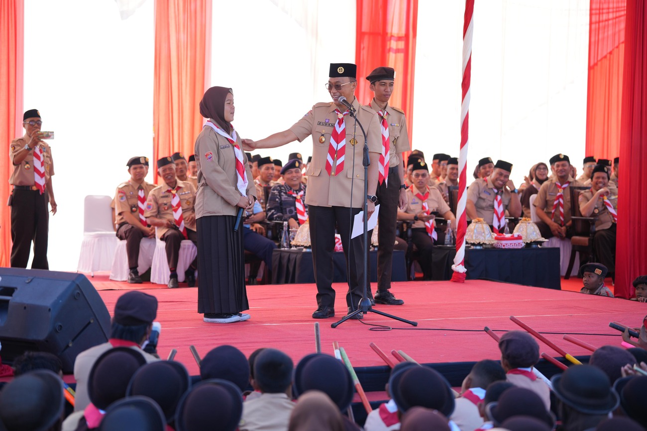 Upacara Hari Besar Pramuka, Prof Zudan Serahkan Penghargaan untuk Tokoh yang Berjasa