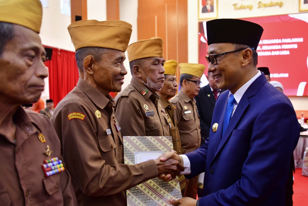 Silaturrahmi Bersama Keluarga Pahlawan Nasional, Prof Zudan Beri Apresiasi dan Santunan