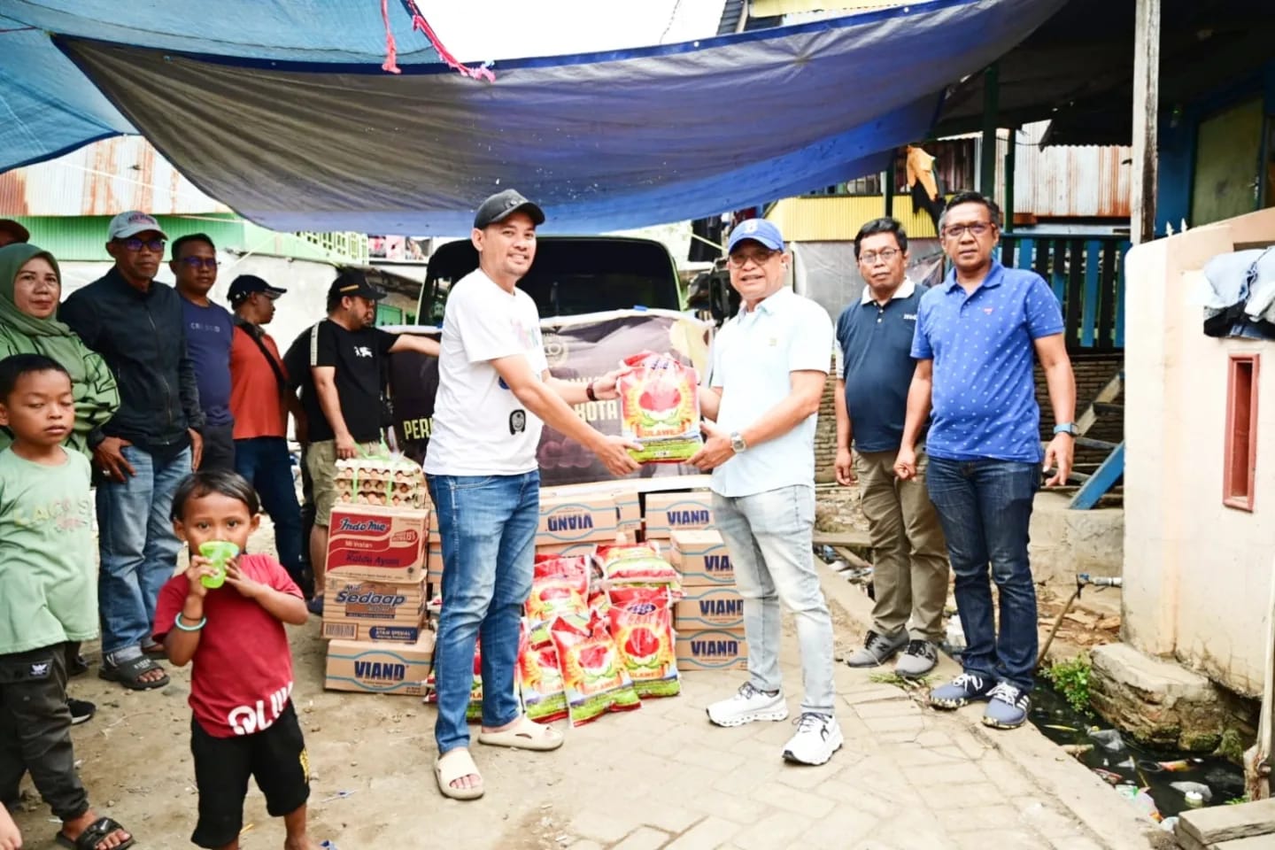 17 Rumah Terbakar di Kaluku Bodoa, Dirut PDAM Makassar Datang Bawa Bantuan Sembako dan Air Bersih